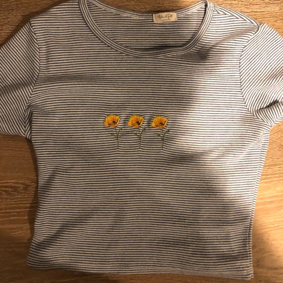 Brandy Melville Ashyln Poppy Shirt - Picture 2 of 2